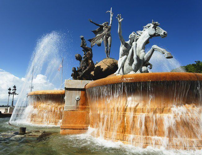 Walk outside the city around the Raices Fountain at Paseo La Princesa